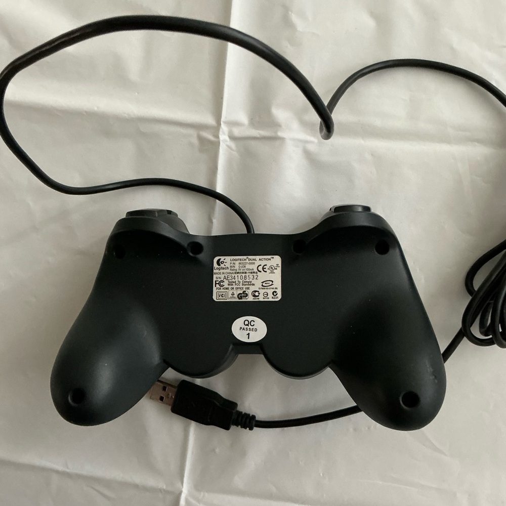 Logitech Dual Action USB Game Controller PC Mac - Untested - Picture 5 of 5